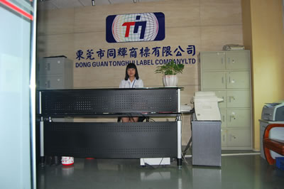 服裝吊牌供應(yīng)商為你講解服裝吊牌制作、印刷流程。